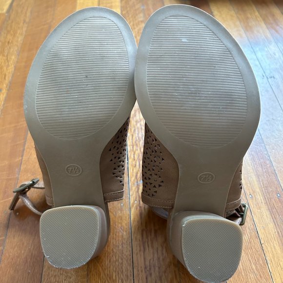 Universal Thread Milliana Heeled Sling Back Cut Out - Picture 3 of 6